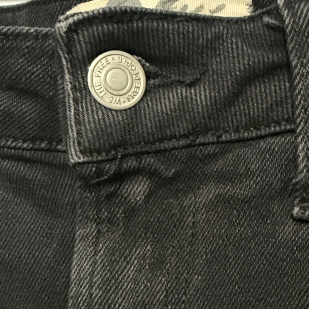 👖We The Free by Free People High-Rise Raw Hem Black Jeans | Size 26 - Picture 4 of 9